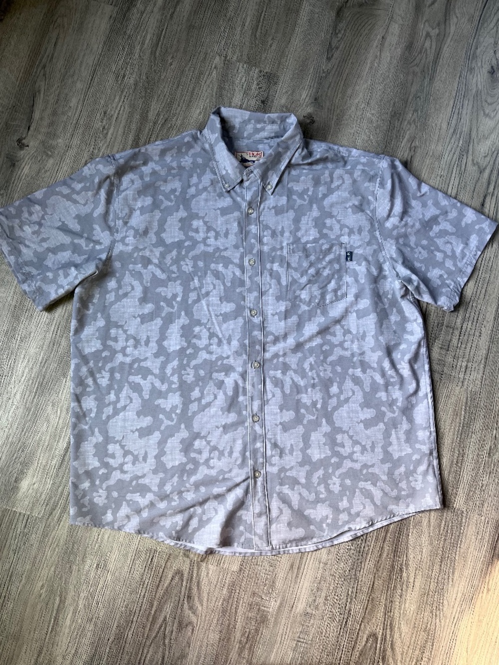 Huk S/S Moisture Wicking Button Down Fishing Shirt XXL camo coral print gray
